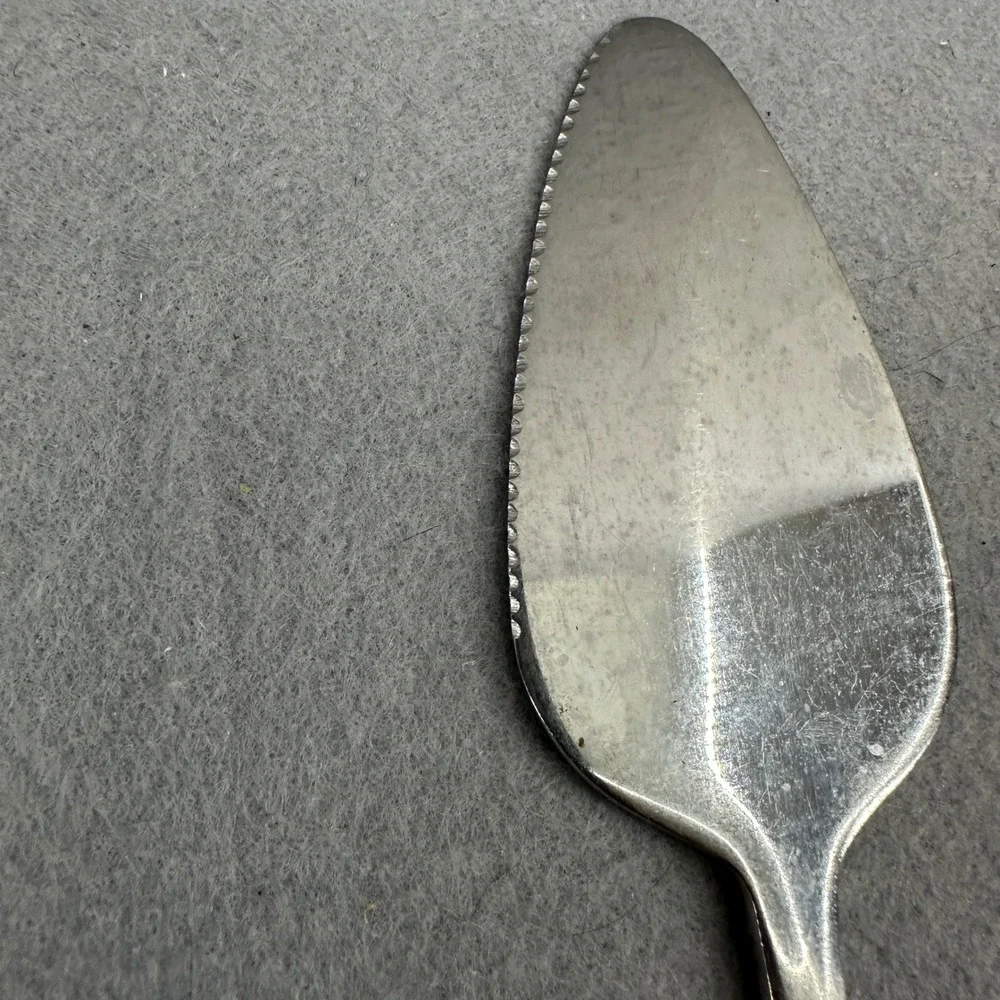 Vintage Silhouette Cake Server‎ Stainless Steel Serrated Edge Pie Dessert